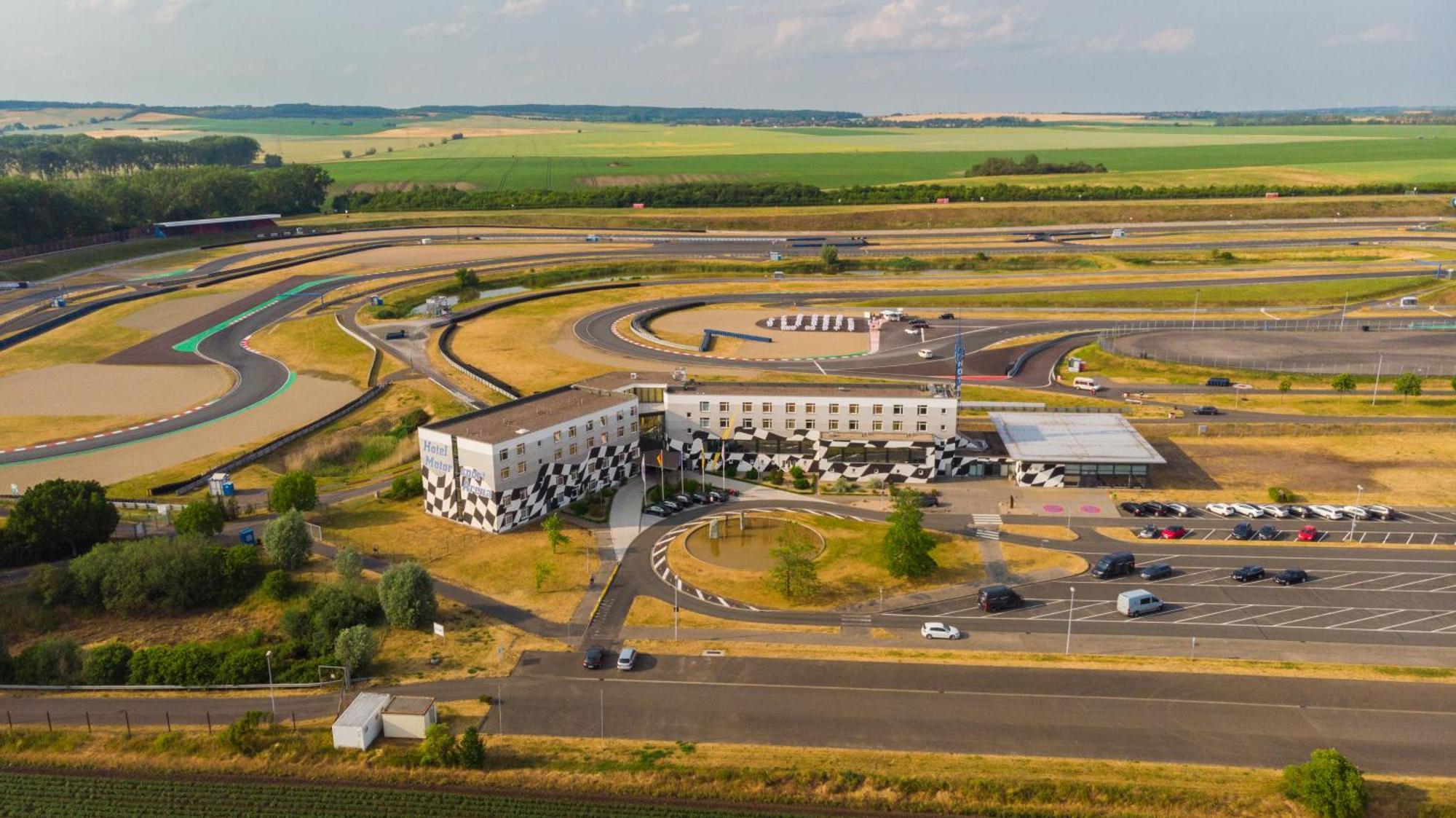 Hotel Motorsport Arena Oschersleben Exterior foto